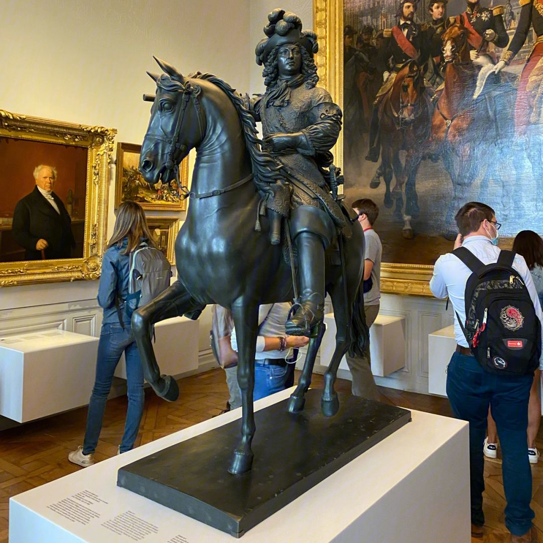 法国凡尔赛宫的简介,巴黎凡尔赛宫与故宫建筑风格