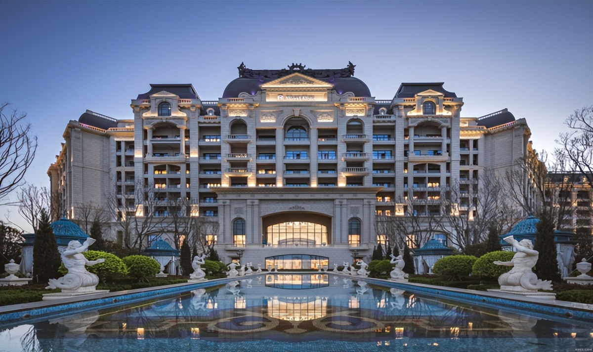 青岛东方影都融创酒店,青岛东方影都皇冠假日酒店