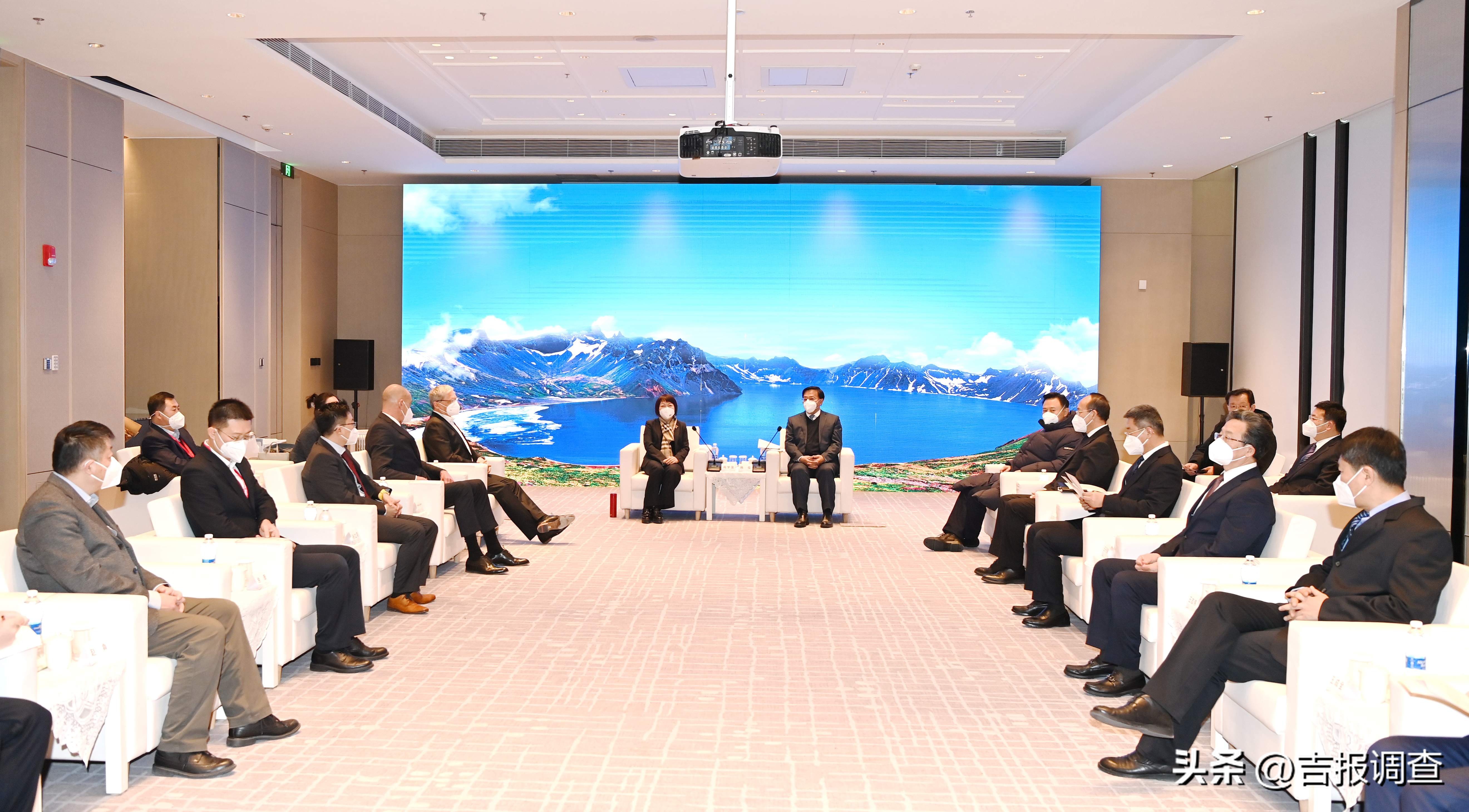 吉林省奥迪一汽新能源汽车产业链招商大会在长春举行！24个招商引资项目进行集体签约