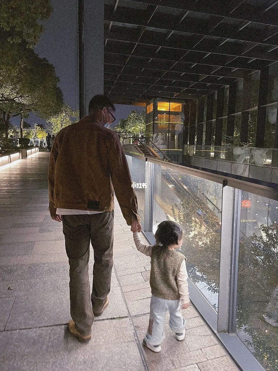 娃老是说害怕,孩子总是胆小怕黑