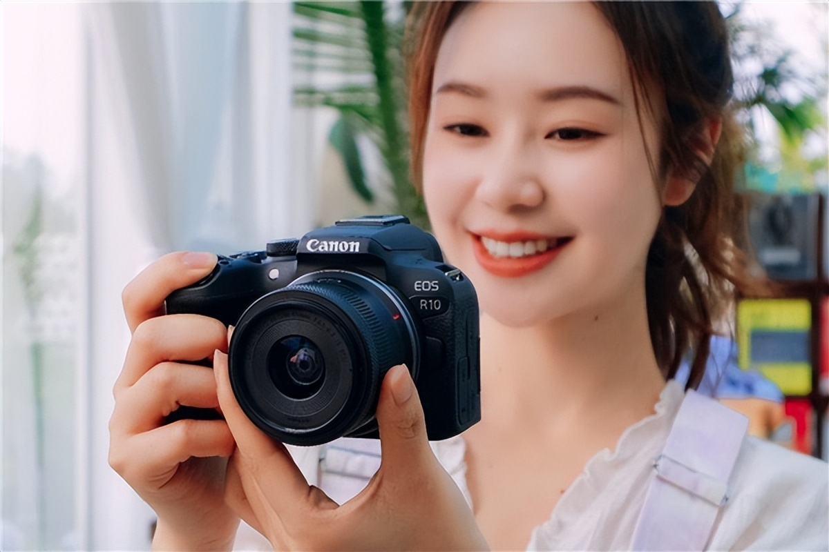 毕业季怎样拍出更美的自己?交给这三款青春专微准没错