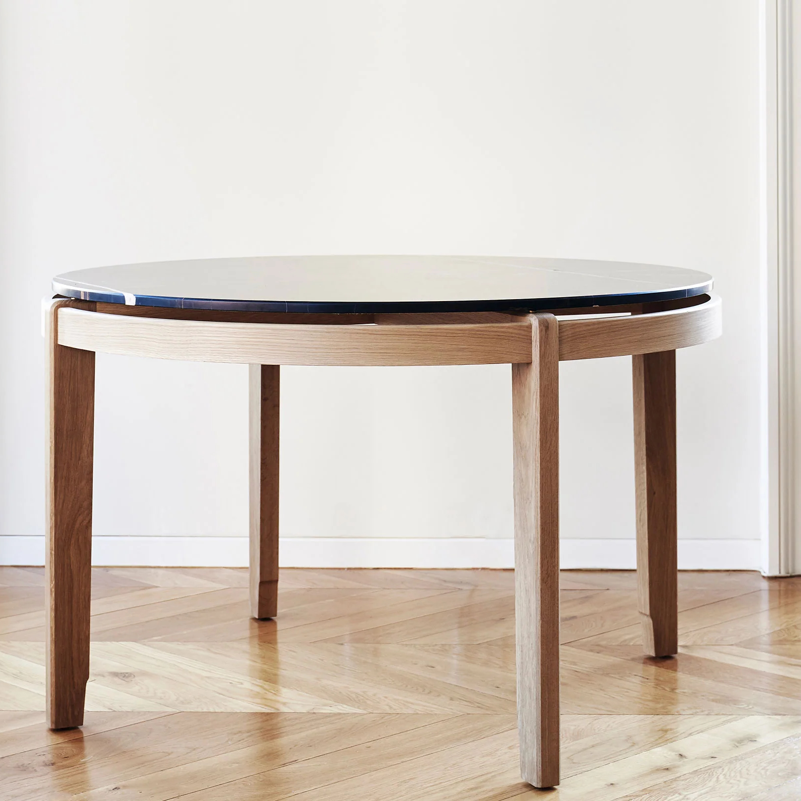 轻奢大理石岩板餐桌最新款式,大理石餐桌好还是岩板餐桌好