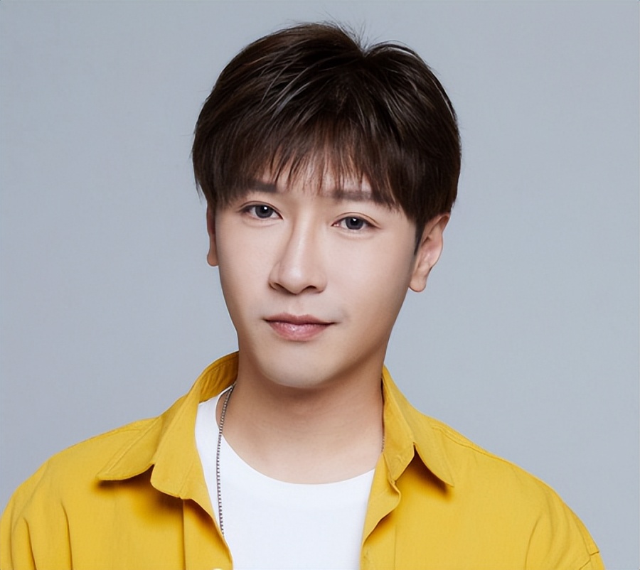 2006年，23岁小伙退娱乐圈，成网红英语老师，月变现超百万