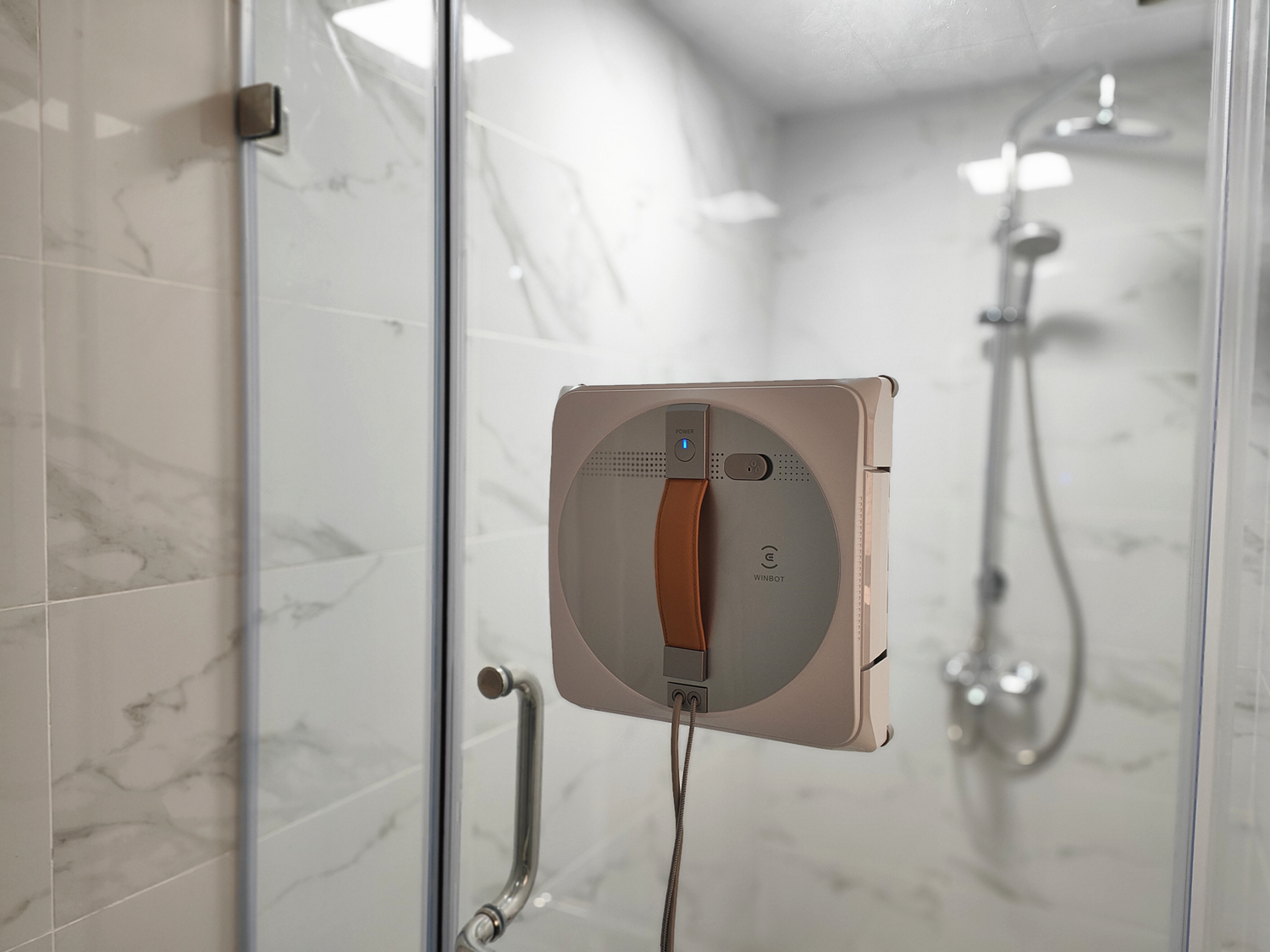 科沃斯擦窗教程,双向自动喷水擦玻璃