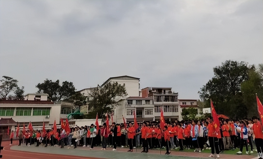 江群上清华工科实验班,寒门贵子744分考上清华