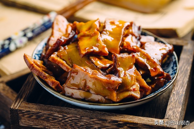 准婆婆给10万叫我别嫁她渣儿子，我不听，22年后我比婆婆母亲还老