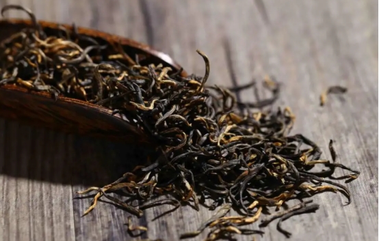 喝什么茶比较好红茶绿茶白茶,夏季喝什么茶绿茶红茶好