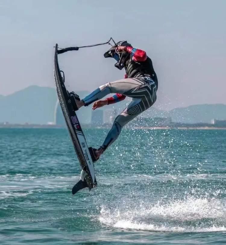 接力前行，黄浦江畔的上海摩托艇队驶向未来