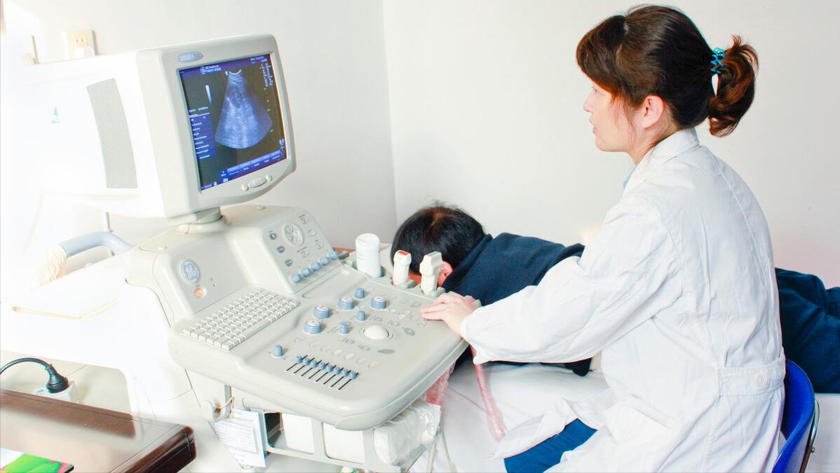 月经期间小腹左侧疼痛的原因女性,月经期间有血块小腹疼痛用什么药