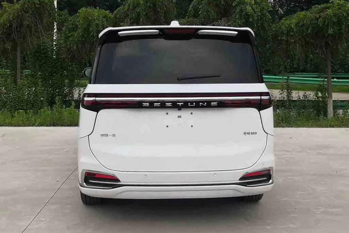 一汽奔腾m9新款,新款奔腾M9实车亮相