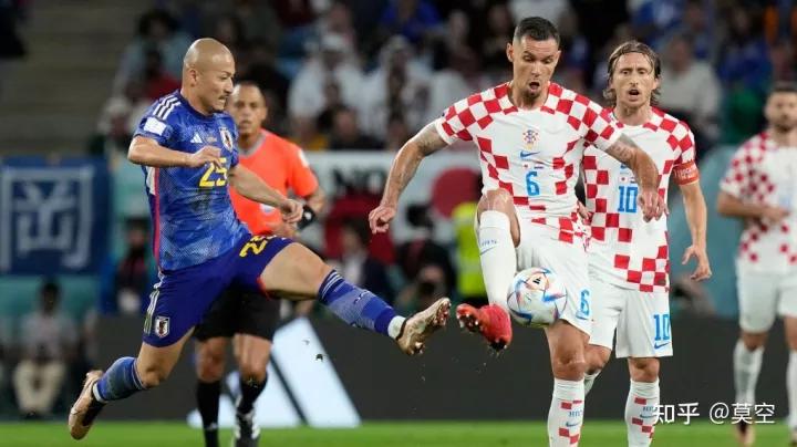 日本足球逆转西班牙,日本足球二打一