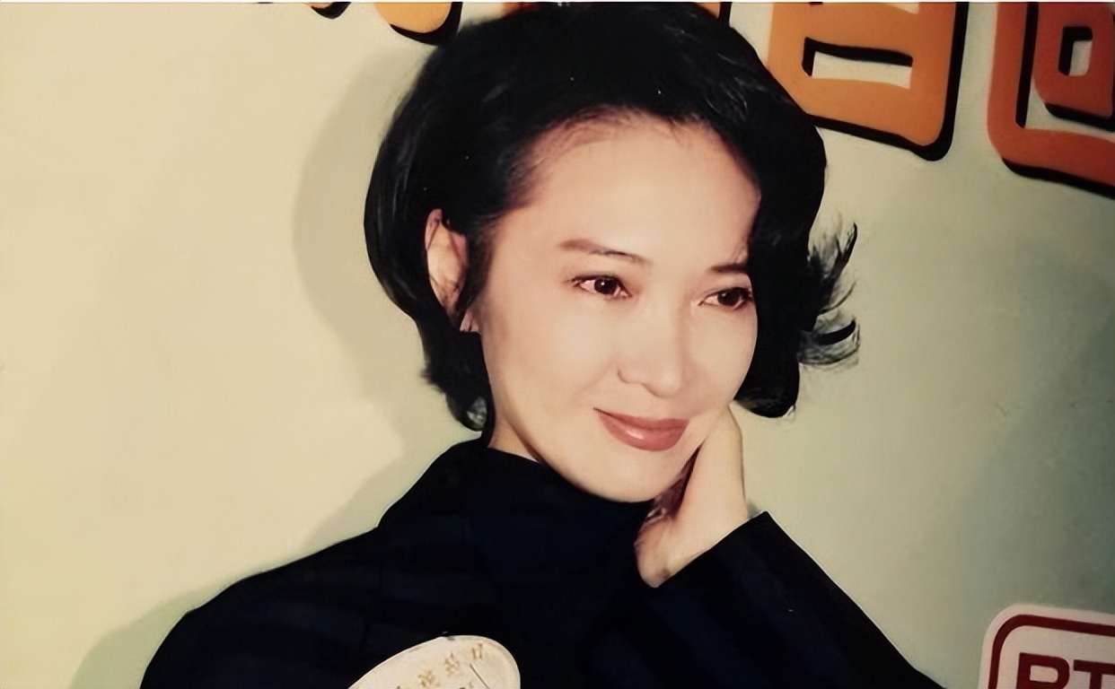 相差49岁的爷孙恋，12年后换回2000万分手费，coco这么做值吗？