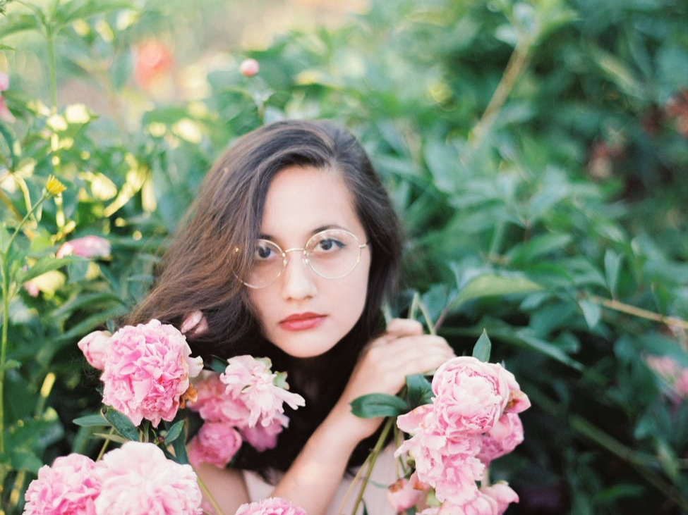 女子索要五万块的名牌包做生日礼物，只为跟闺蜜攀比，男人：离婚