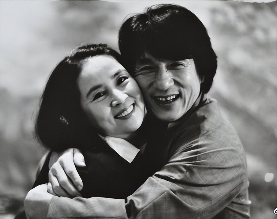 房祖名为违规停车公开道歉,经纪人证其演艺事业停滞,将专注卖酒