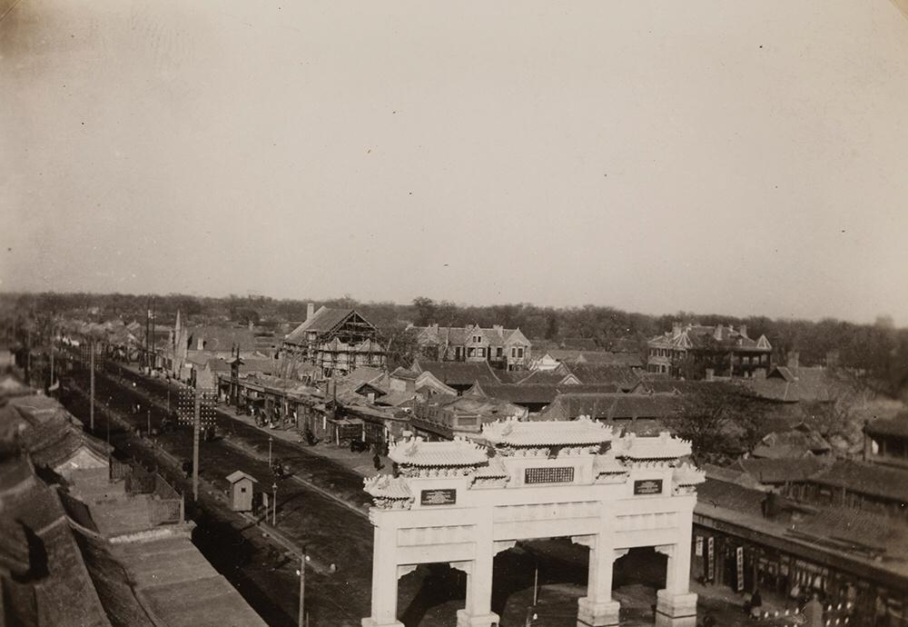 30个老照片记录女子与洋人*片鸦**烟枪下的白日梦