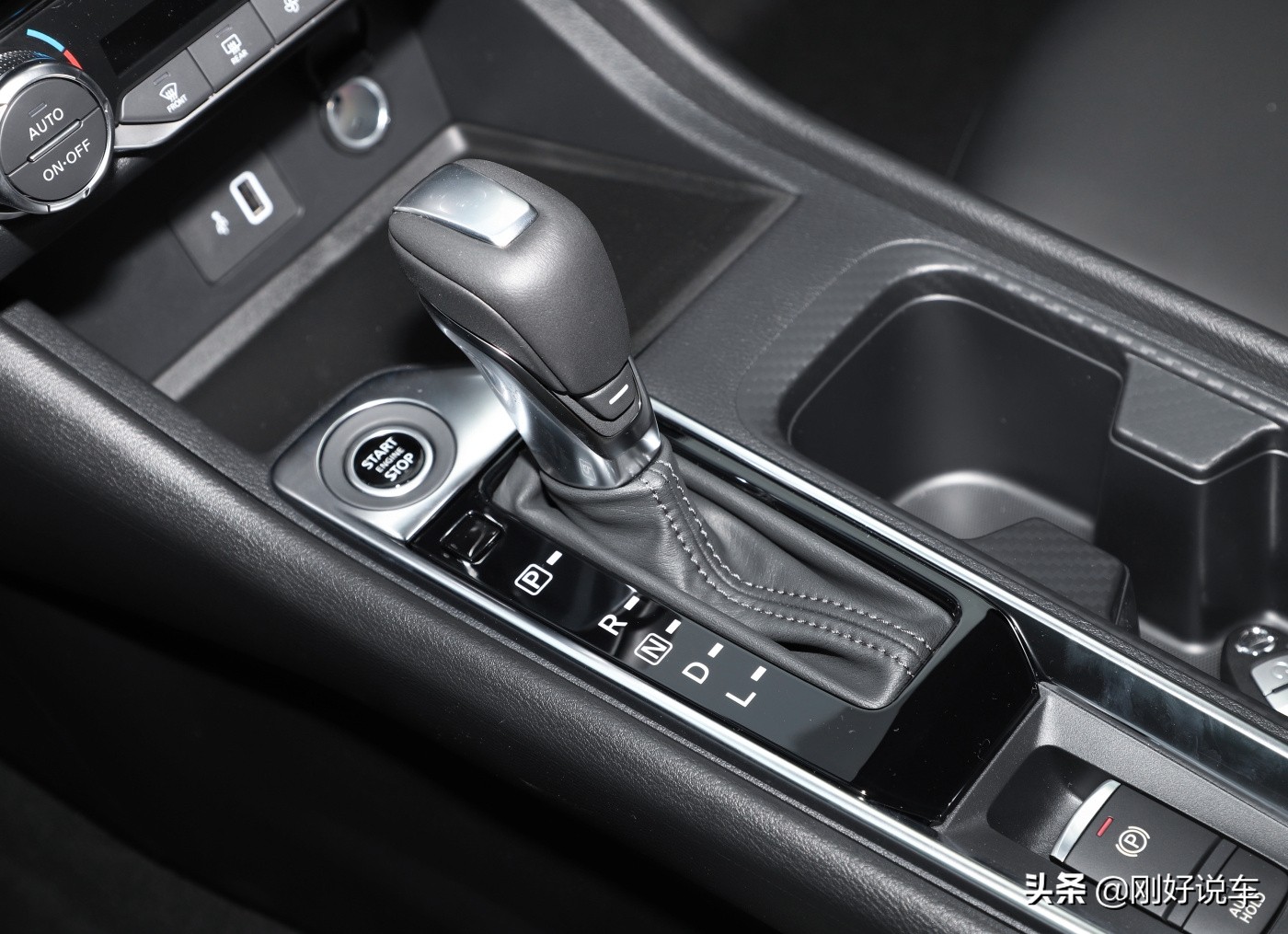 标致408空间大还是轩逸空间大,花同样的钱你会选哪个