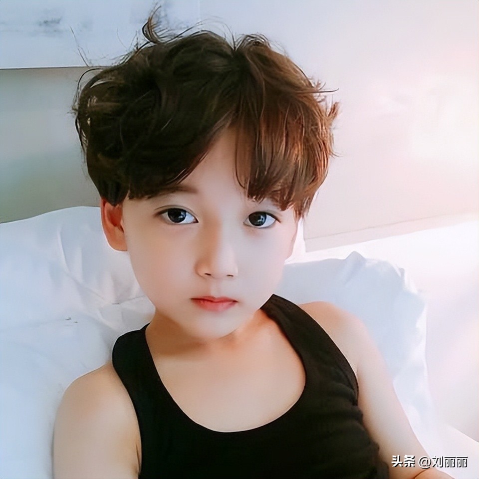 家庭理发帅气小男孩发型,小男孩帅气发型图片短发