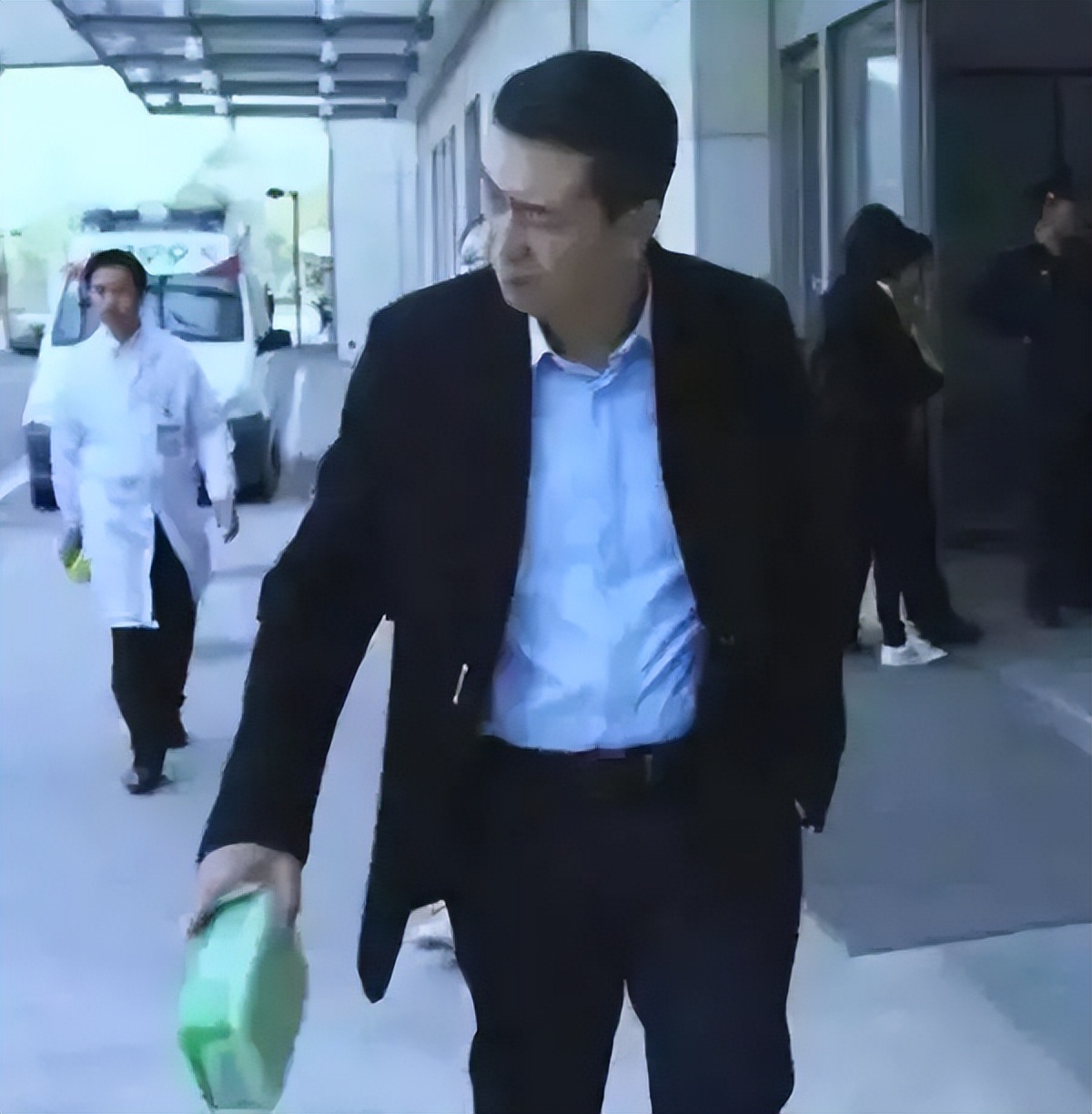 还不到三十每天腰痛,才三十岁就开始腰背痛