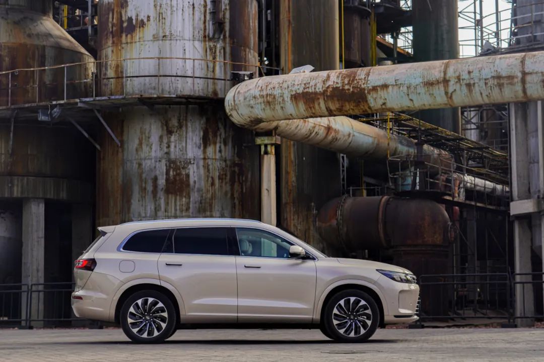 问界m7操控性比x5操控性感受如何,问界全新m7实车体验