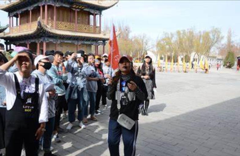 西安女子报团观光九寨沟，回到家之后发现，包里有个“百眼筛”