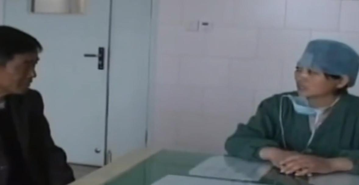 故事:江苏70岁老人头疼欲裂,检查时发现颅内有*弹子**,吓坏在场医生