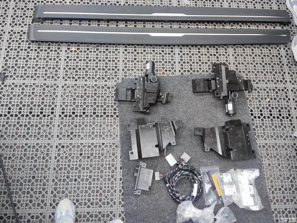 20款路虎发现5安装电动踏板,路虎发现5踏板改装过程