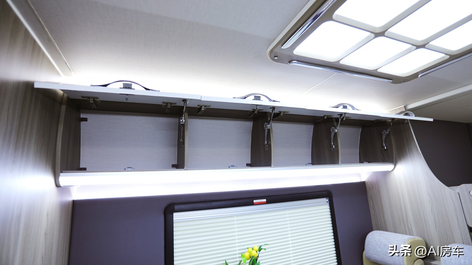 大型房车国产睡十人,目前国内最好的轻卡房车