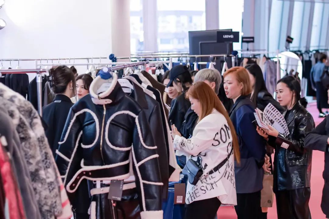 閫忚繃鏃惰鍛ㄧ湅绾虹粐浜т笟澶嶈嫃,娣卞害瑙傚療鏄ョ鏃舵湡