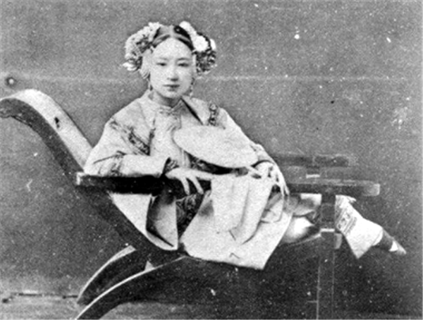 晚清姑娘被卖到美国后的结局,清朝女子被卖到美国的电影