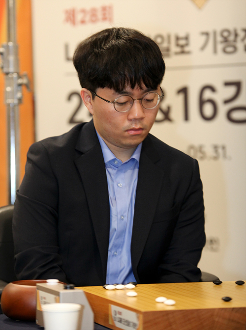 柯洁战胜朴廷桓中国队卫冕农心杯,lg杯柯洁击败朴廷桓