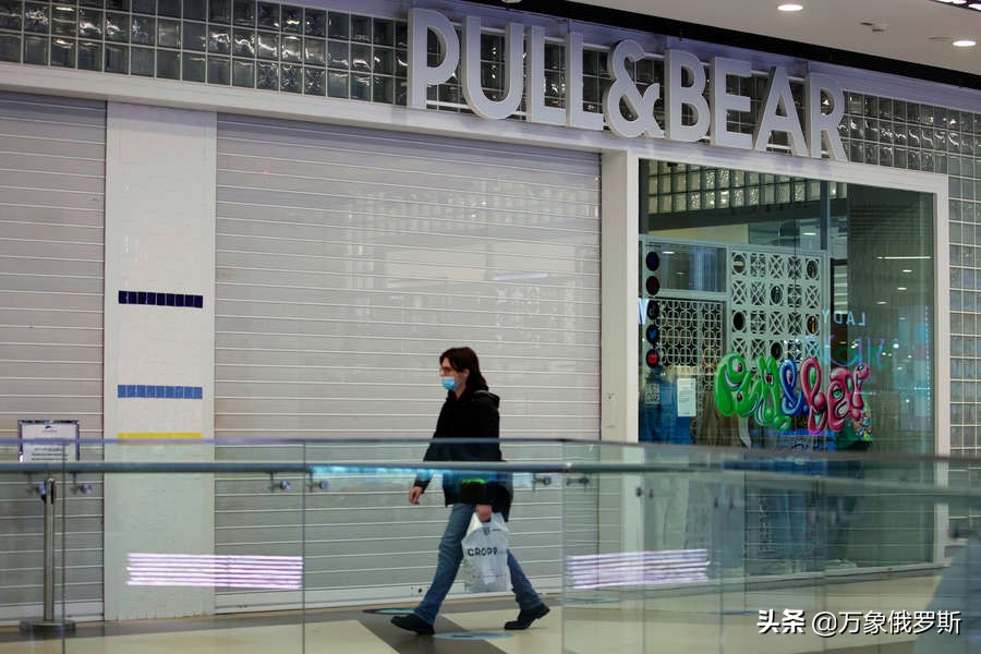 zara白色服装,zara服装品牌在西班牙的知名度