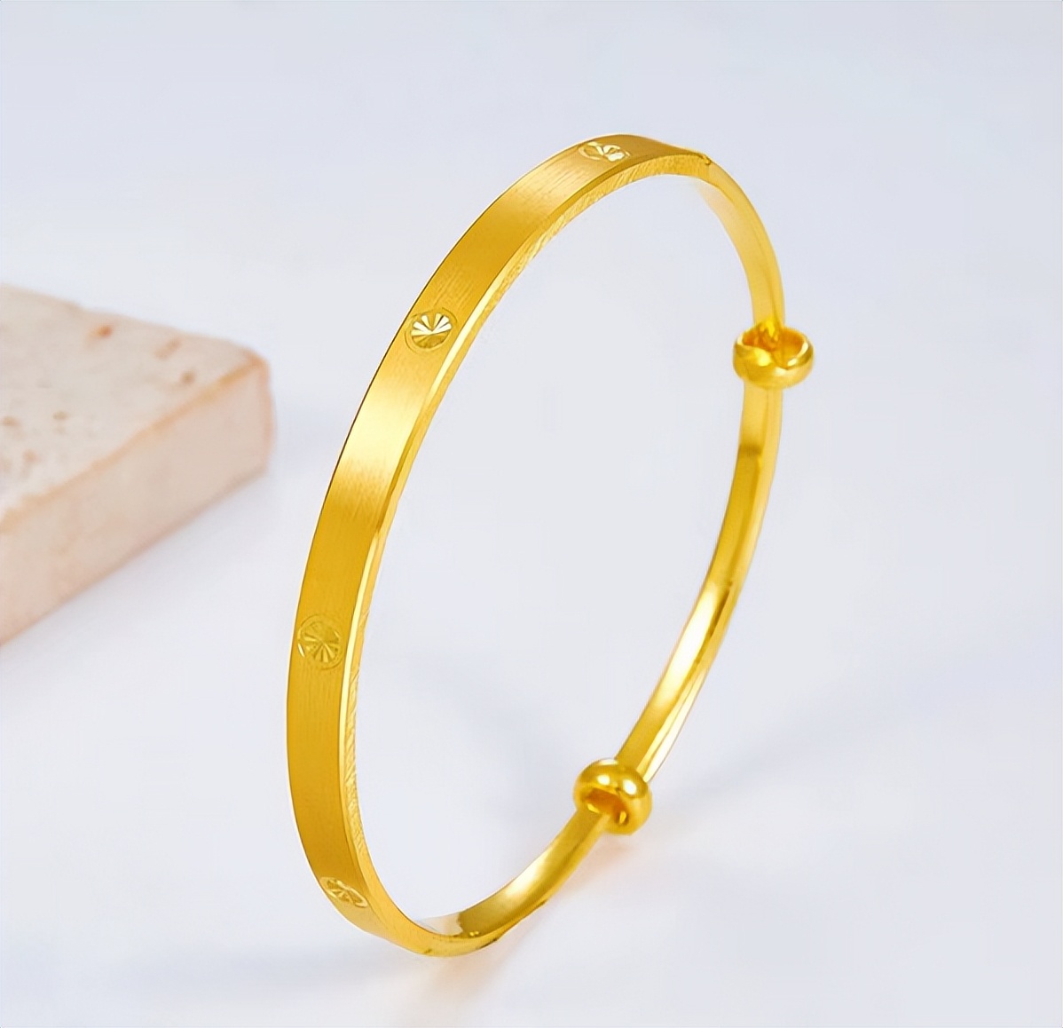 黄金手镯什么时候便宜,黄金手镯怎么才能快速买