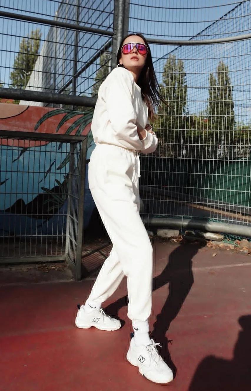 粉红卫衣穿搭女春秋套装,粉色连帽卫衣套装内搭