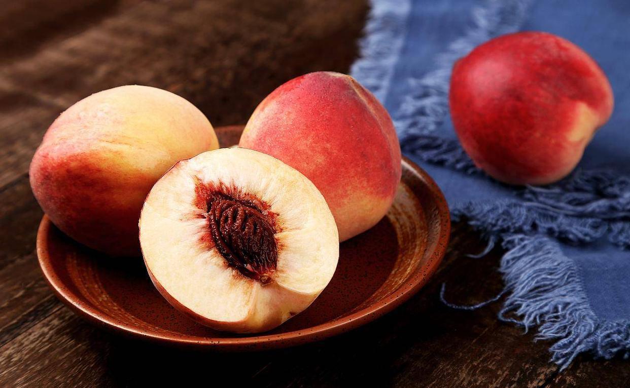 桃子被誉为“果中皇后”，糖尿病人经常吃，是升血糖还是降血糖？