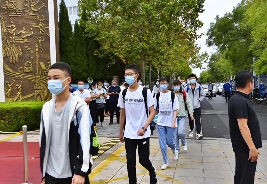 私立高中倒闭学生怎么办,私立高中倒闭了学生怎么处理