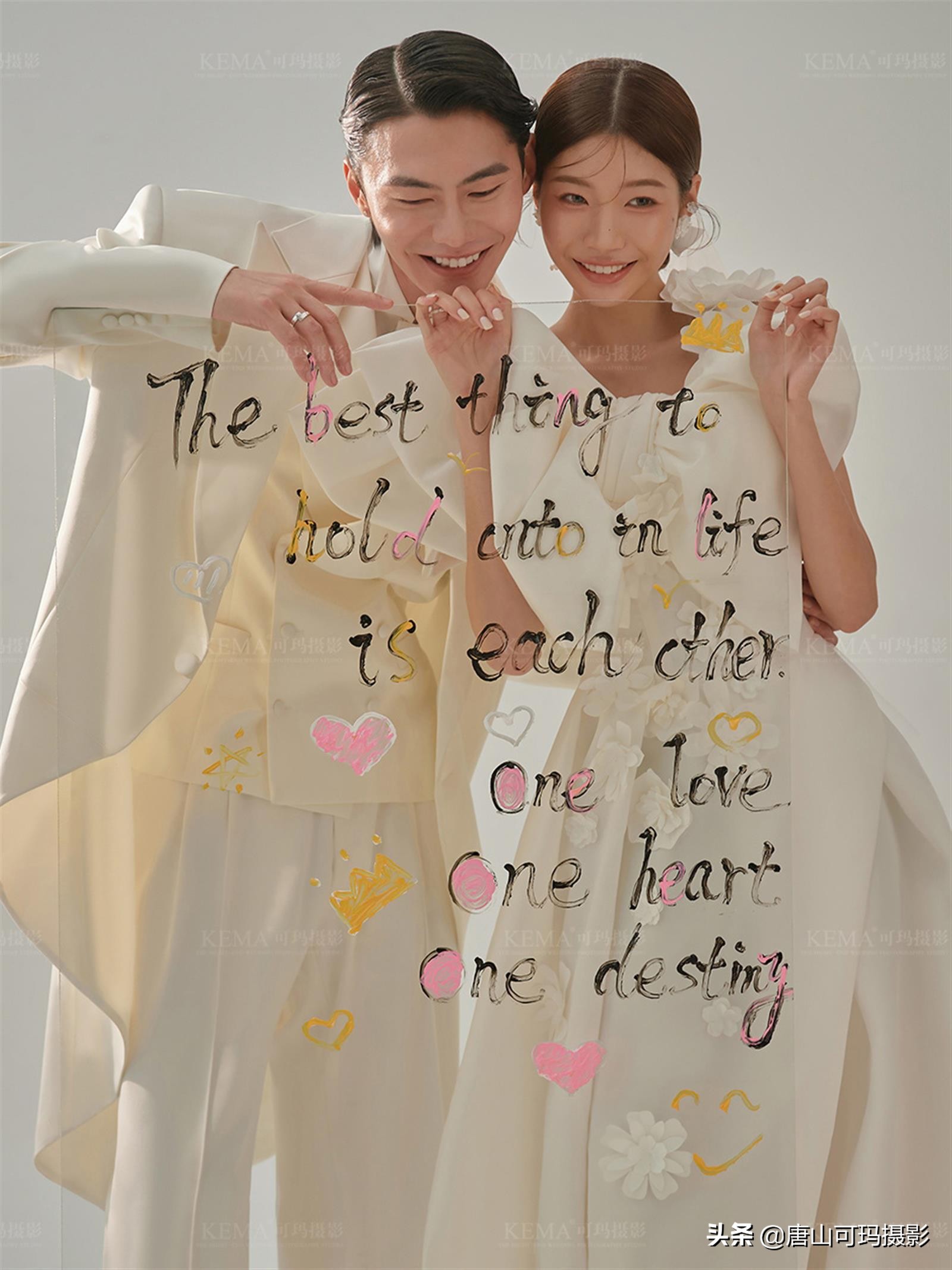 经典纯色系婚纱照推荐,简单通透的森系风婚纱照很好看