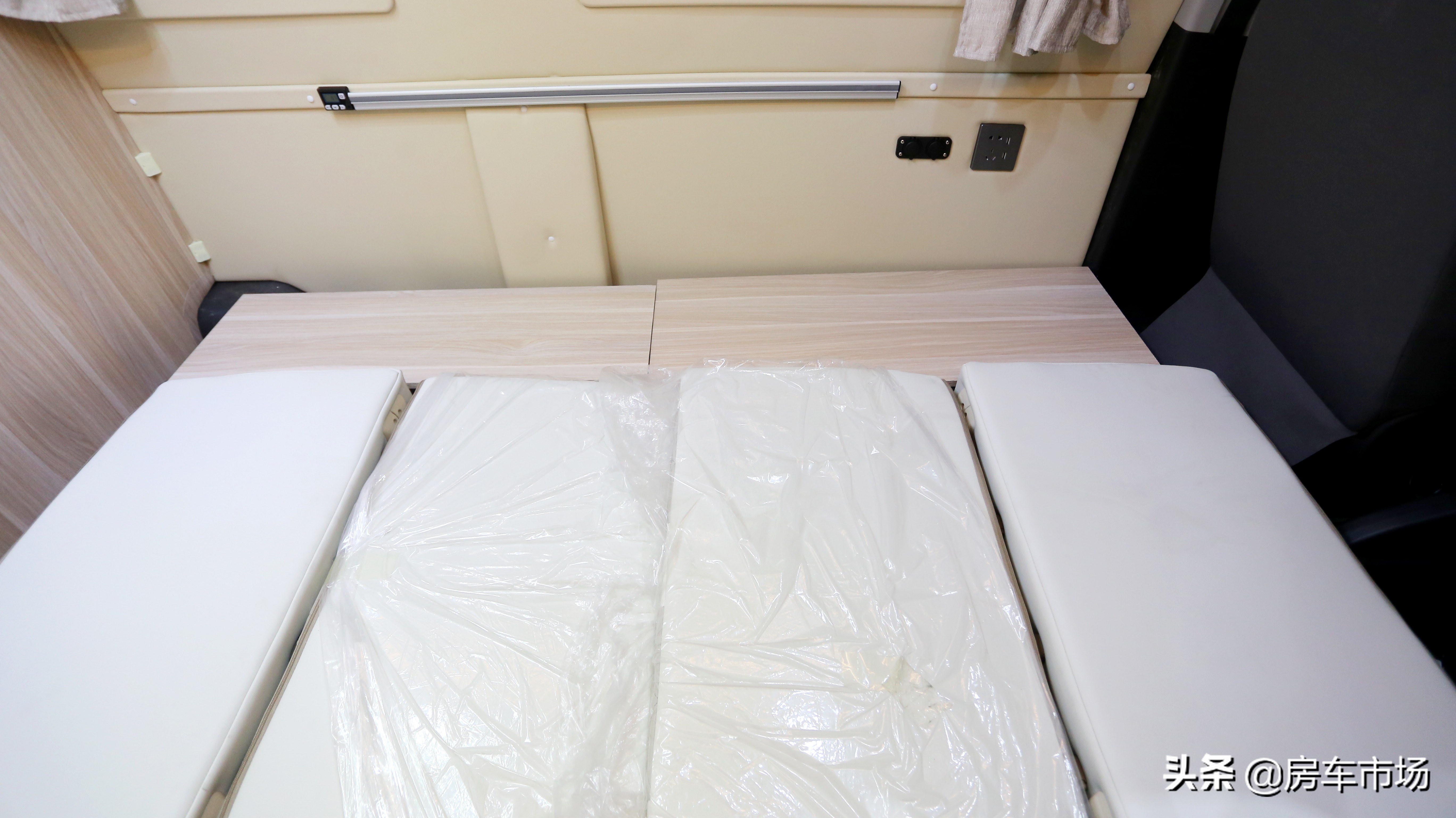福特新全顺v362房车最新视频,福特v362中轴中顶纵床房车