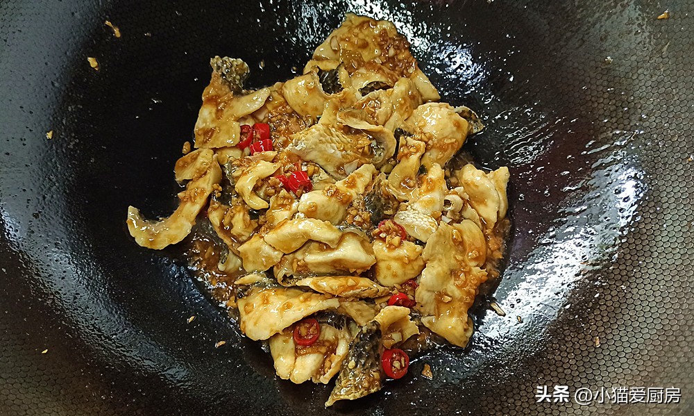 鱼肉怎样炒好吃还简单,普通鱼肉怎样炒好吃还简单