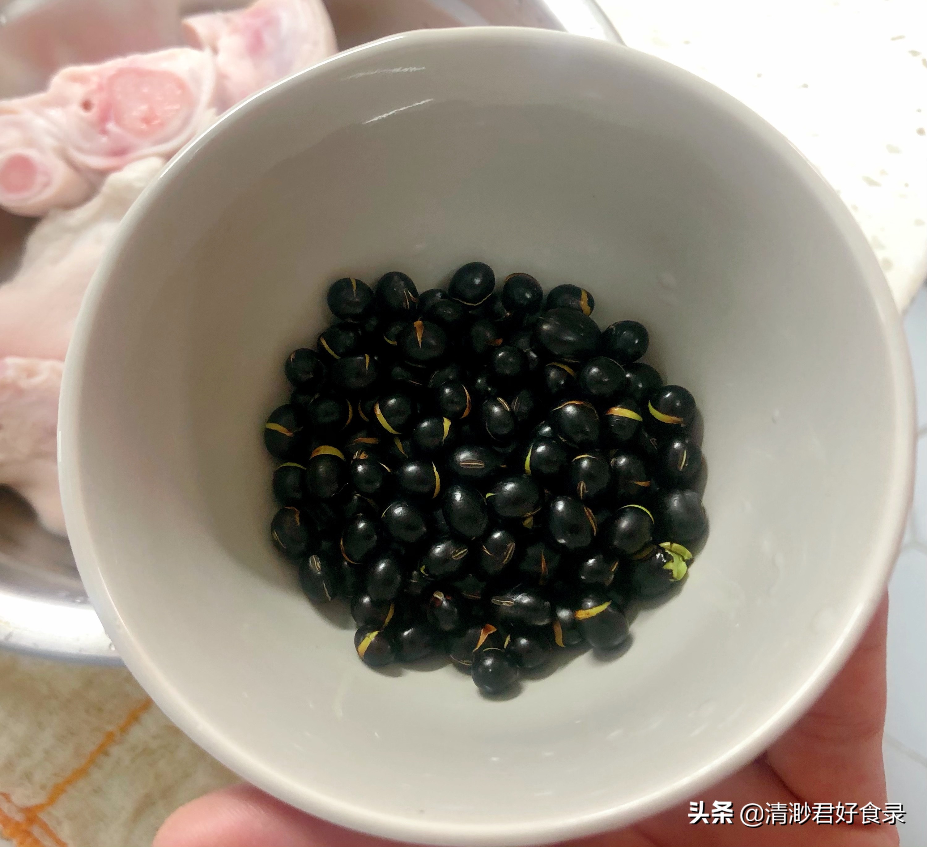 82岁奶奶用“长寿豆”炖猪蹄，教我不要乱加调料，吃一次忘不了