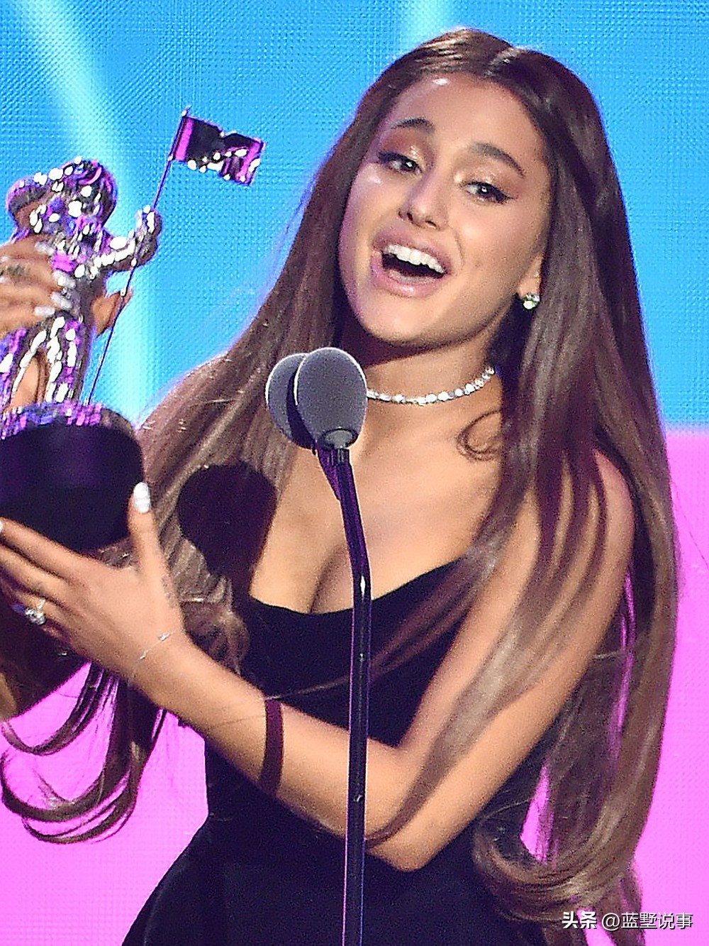 你有阿莉安娜·格兰德一样的脸型，A妹告诉你留什么样发型最好看