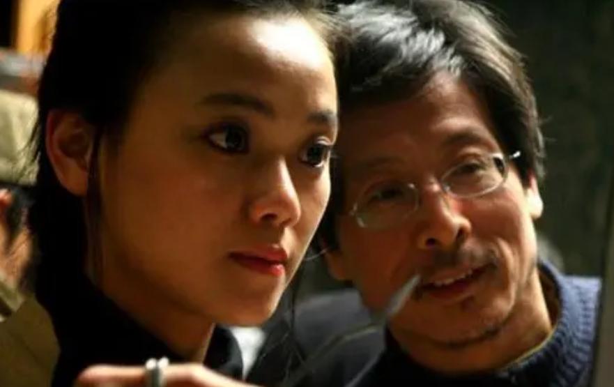 冷军画2个破旧发动机，横着放卖198万，竖着放卖了1897万，值吗？