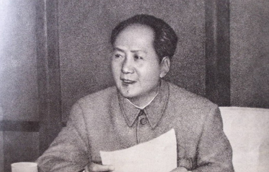 2006年，拳王泰森来华瞻仰毛主席遗容，坦言：在他面前，我很渺小