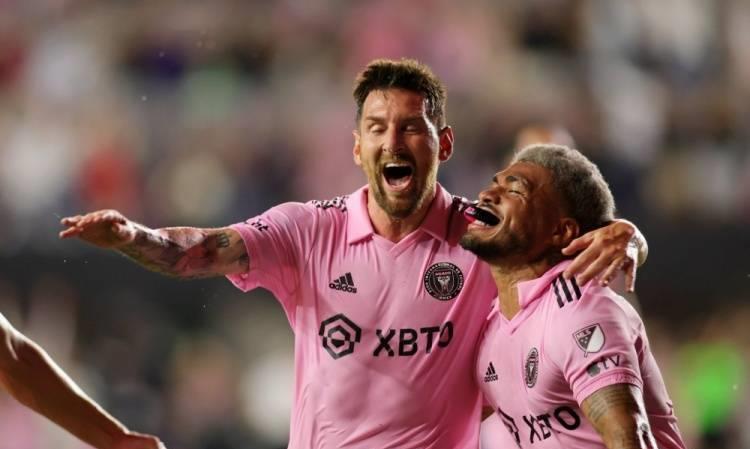 足坛第一位亿万富豪c罗,足坛第一人c罗收入将突破10亿美元