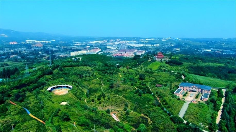 男子花10万元在鹤壁买8套房,北京一人去鹤壁买8套房