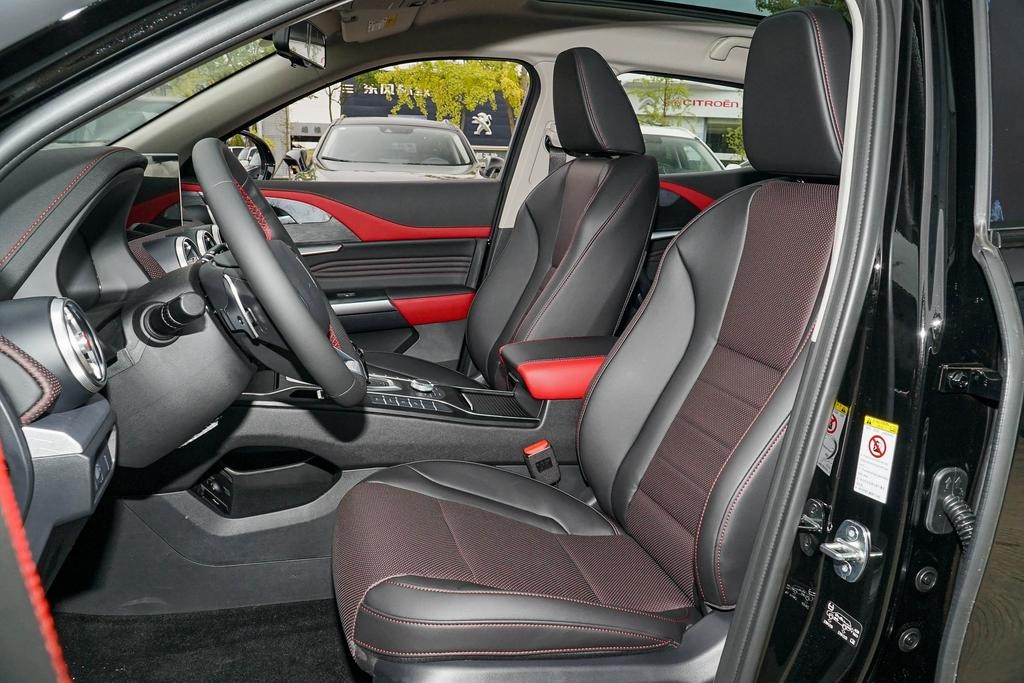 weyvv52020款1.5t两驱颜先锋,国产suv2.0t四驱的哪款性价比高