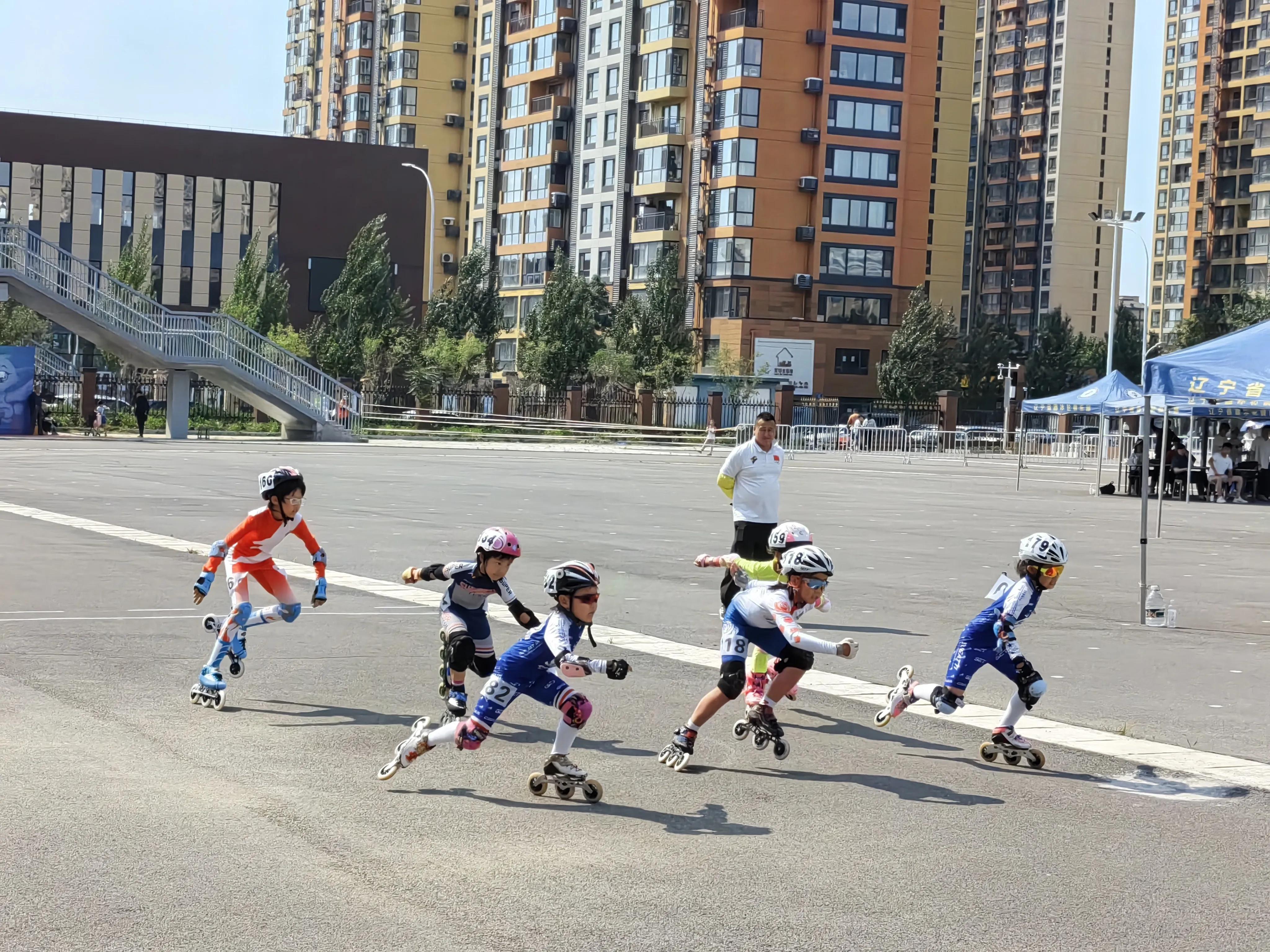轮滑运动炫酷,轮滑起滑前准备动作