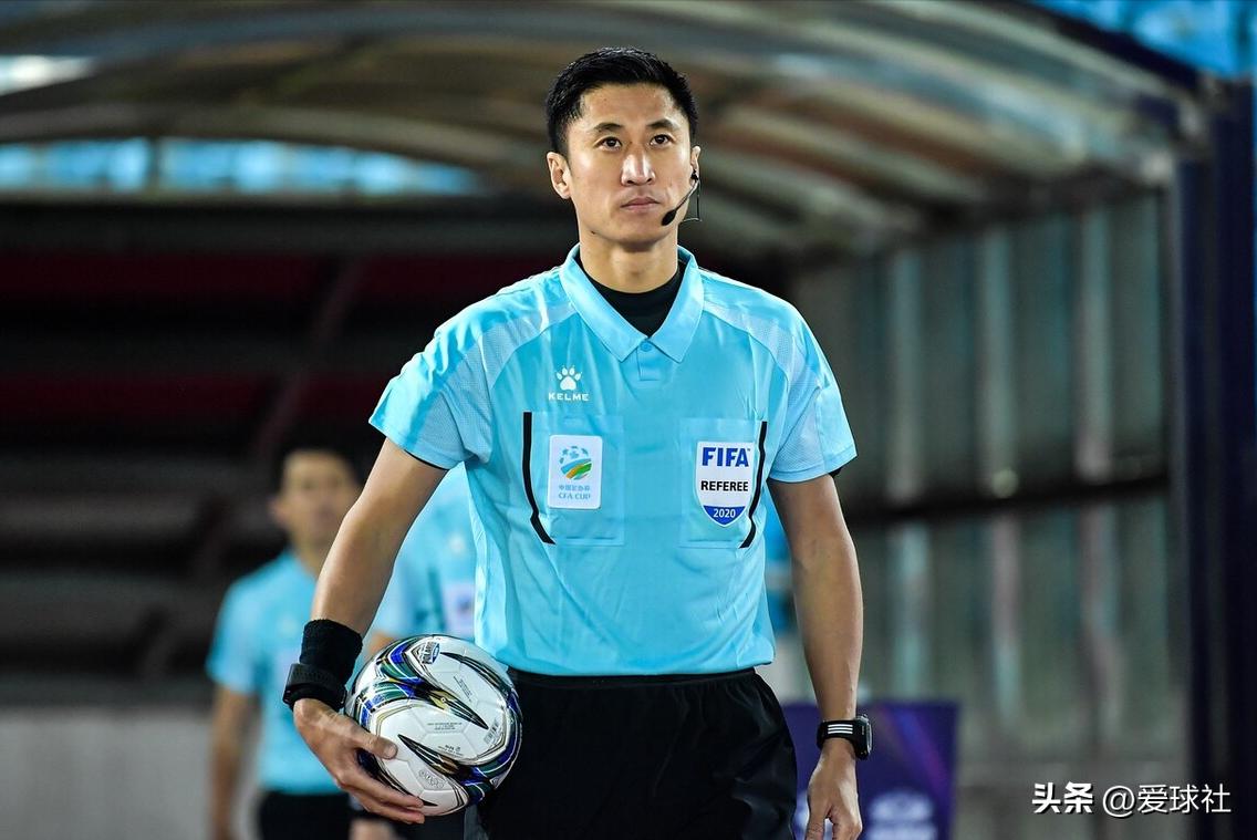 马宁什么时候担任国际级主裁判,马宁再担任第四官员