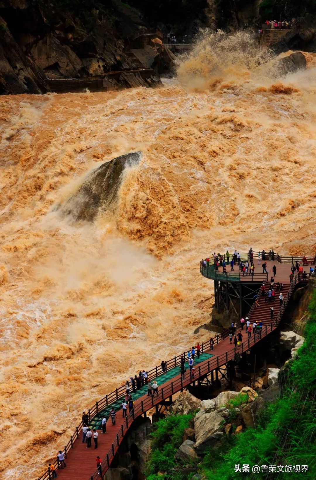 世界经典徒步线路虎跳峡,虎跳峡高路徒步多少公里