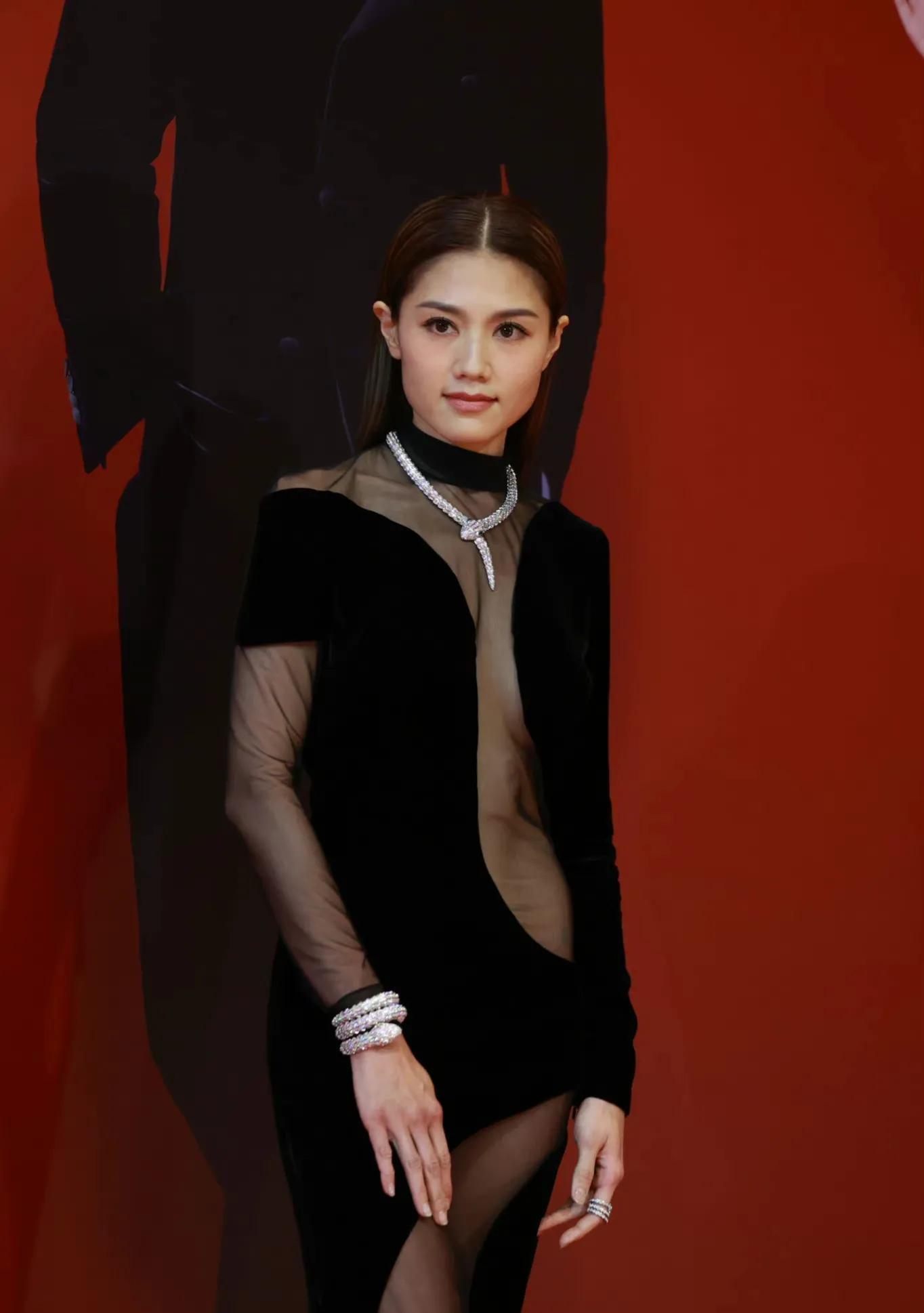 金像影后刘雅瑟获奖现场,金像红毯