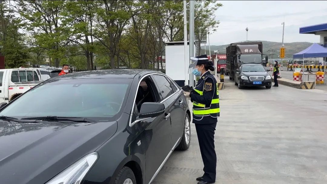 致敬平凡的坚守五一我在岗,五一致敬平凡岗位不平凡的坚守